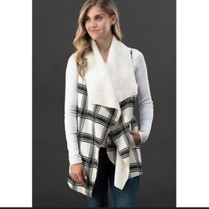 Open Front Black/White Buffalo Plaid Sherpa Vest Women’s Small